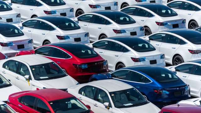 川普嗆「日本先生」汽車貿易不公 應買更多美國石油。(圖:shutterstock)