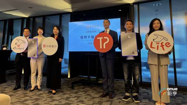 最高回饋3.8%!台新銀推權益自由選3.0 四大明星卡片共享萬家通路。(鉅亨網記者陳于晴攝)