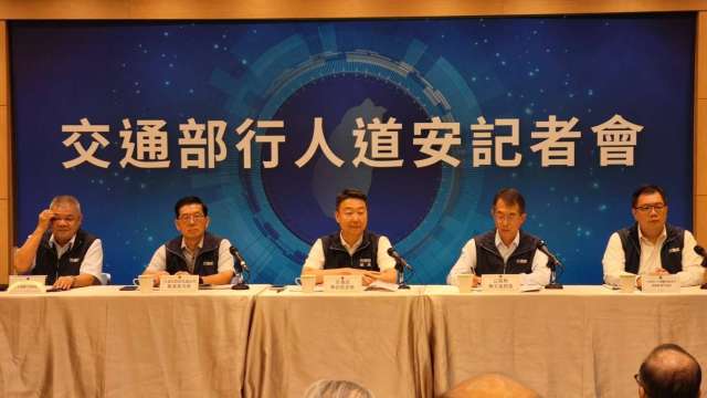 交通部長陳世凱(中)。(鉅亨網黃皓宸攝)