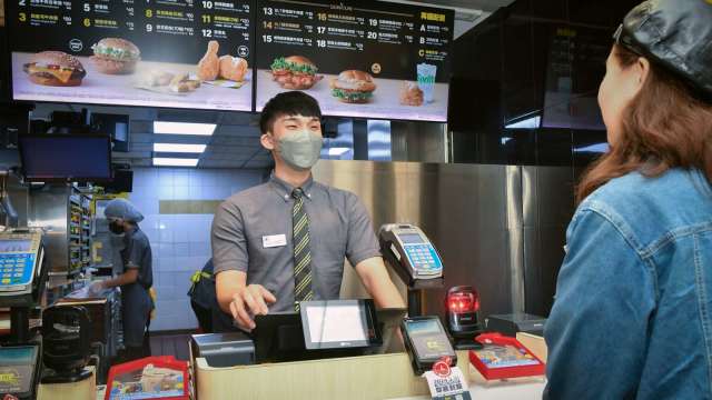 麥當勞將招募餐廳儲備幹部300名、正職服務員700名。(圖：麥當勞提供)