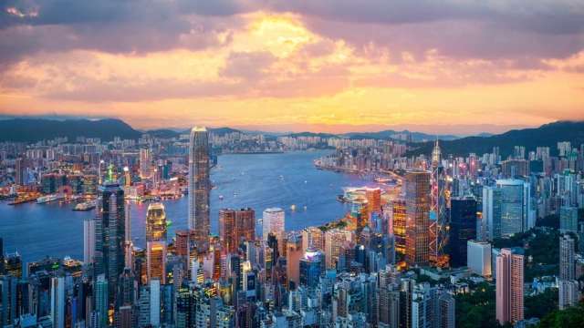 從地王豪賭到黯然退位 鄭志剛「出局」為新世界債坑埋單。(圖:shutterstock)