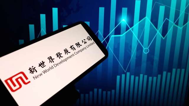 新世界籌到882億港元救命錢 香港鄭家能否逃過「富不過三代」?(圖:shutterstock)