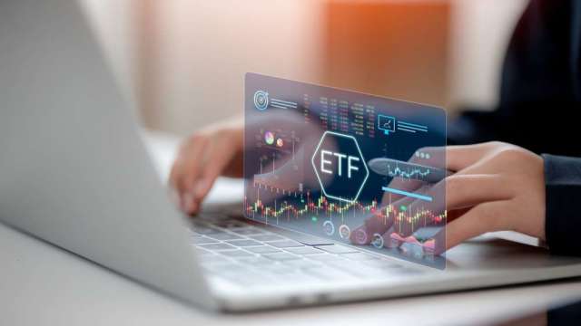 散戶越跌越買!台灣ETF今年來吸金190億美元 亞太之冠。(圖:shutterstock)