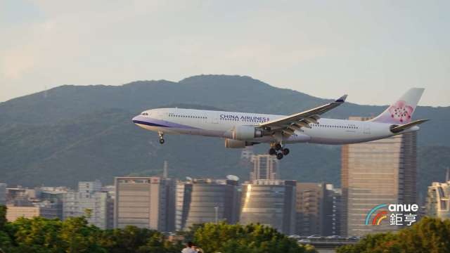 北市房市6月交易量年減22% 公寓成交價格跌回去年初。(鉅亨網記者張欽發攝)
