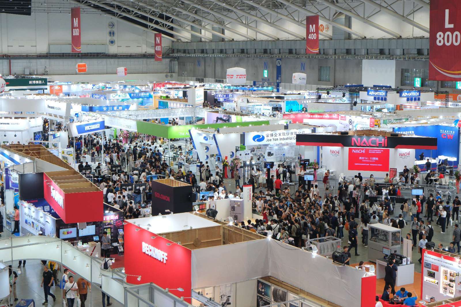 圖為「Intelligent Asia 2024」南港一館展會盛況,吸引來自全球的專業觀眾與買主,2025年將再擴大展出規模與國際參與。