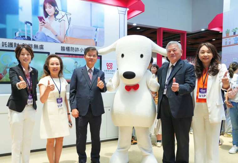 台新新光金控以「懂生活·會理財」為策展主軸,首次參展高齡健康產業博覽會。(圖/台新新光金提供)