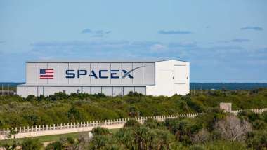 川普下令加速火箭發射審批 馬斯克SpaceX大利多 | 鉅亨網 - 美股雷達