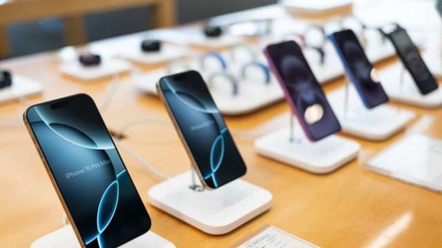 蘋果iPhone 17 Pro將改用鋁合金?專家:散熱更好。(圖:Shutterstock)