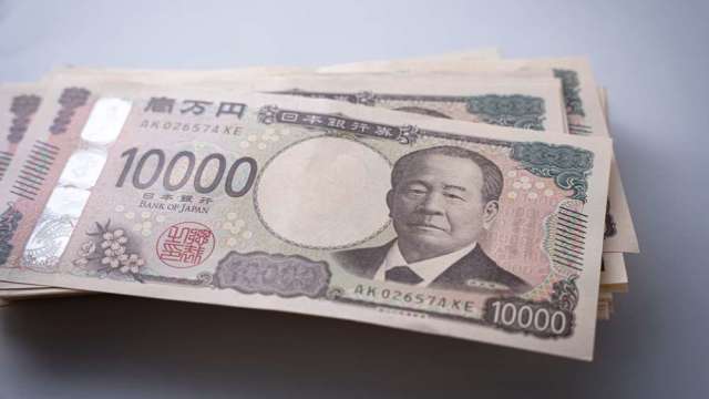 河野太郎喊話 日銀需升息支撐日元、抑制通膨。(圖:shutterstock)