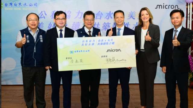 公私合作「治水」首例！美光捐4710萬挺台水 汰換台中崇德老舊管線為零漏水示範區。（圖：經濟部提供）