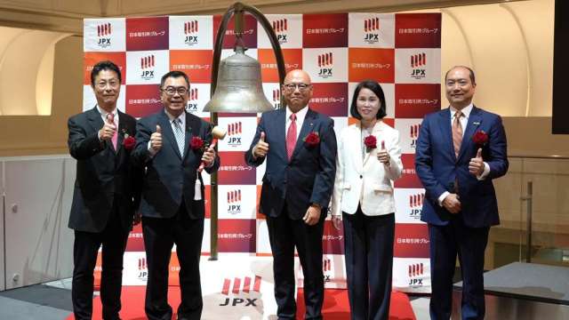 左至右為大和證券副社長岡裕則、國泰投信總經理張雍川、大和資產管理社長佐野径、臺灣證券交易所總經理李愛玲、大和資產管理海外投資顧問負責人永島俊太郎。 (圖/國泰投信提供)