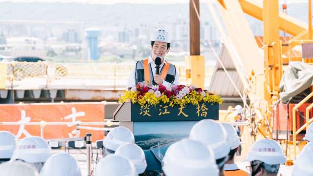 總統賴清德今日出席淡江大橋合龍典禮。(圖：交通部提供)