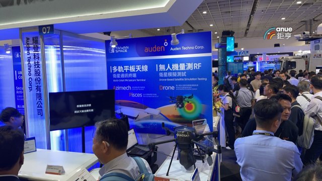 耀登國防展秀無人機衛星通訊 預估最快明年Q2建置測試場域。(鉅亨網記者吳承諦攝)