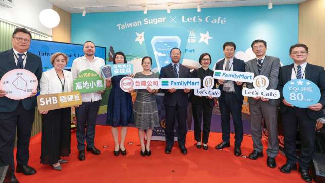 不只賣糖！台糖靠「美酒加咖啡」實踐ESG 攜手全家4300門市開賣瓜國咖啡第2杯半價。（圖：台糖提供）