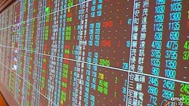 台股重現超車港股黃金交叉 分析師：高點還有高點但留意轉折點出現。(鉅亨網資料照)