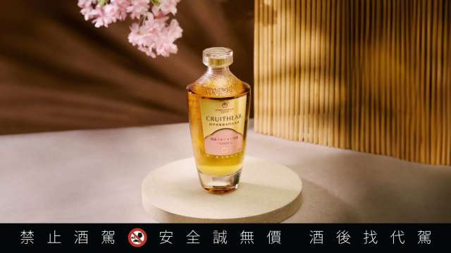 黑松首次集結旗下兩大代理品牌，攜手金門酒廠與CHOYA推出全新跨界之作。(圖：黑松提供)