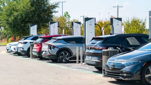 聯邦稅收抵免大限將至 美國電動車銷量迎來爆炸性成長(圖:shutterstock)