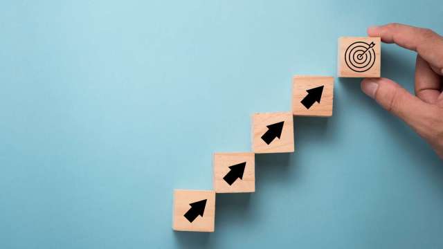 【ETF觀察】巴菲特看好S&P 500 ETF，但「美股50大」更勝一籌？(圖:shutterstock)