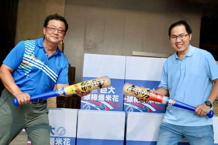 左：林定恩 右：大頭叔叔 謝穎騰