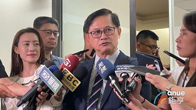 台美晶片五五分，童子賢：若有損台灣產業競爭力則持反對意見。(鉅亨網記者劉玟妤攝)