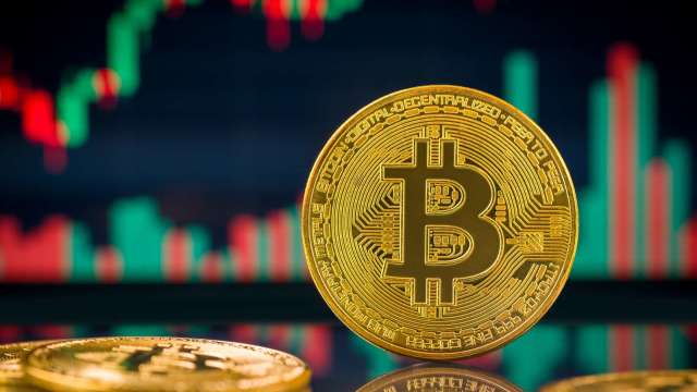 投資者湧入「數位黃金」避險  比特幣強勢突破12萬美元大關（圖：Shutterstock）