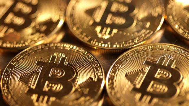 幣圈狂潮！比特幣交易價格衝高 全球加密貨幣ETF單周大吸金(圖：REUTERS/TPG)