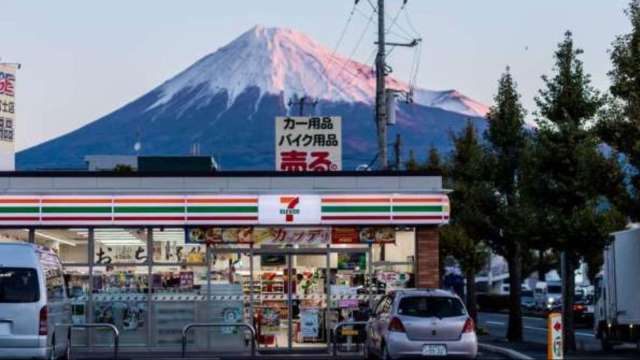 誰說日本經濟又衰退了? 7-11便利商店母公司Q2淨利成長超100%。(圖:shutterstock)