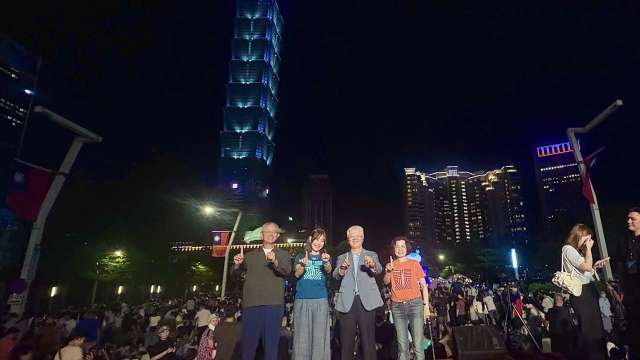 圖左至右:新光人壽副董事長洪士琪、台北101董事長賈永婕、台新新光金控總經理林維俊、台北101總經理朱麗文。(圖/台新新光金控)