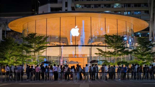 蘋果周一宣布，中國顧客10月17日早上9點起可預購iPhone Air機型。（圖：Shutterstock）