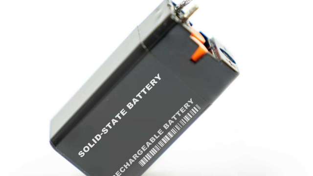 中國科學院團隊解決固態電池「接觸不良」絕症 企業瘋搶布局 電池行業要變天?(圖:Shutterstock)