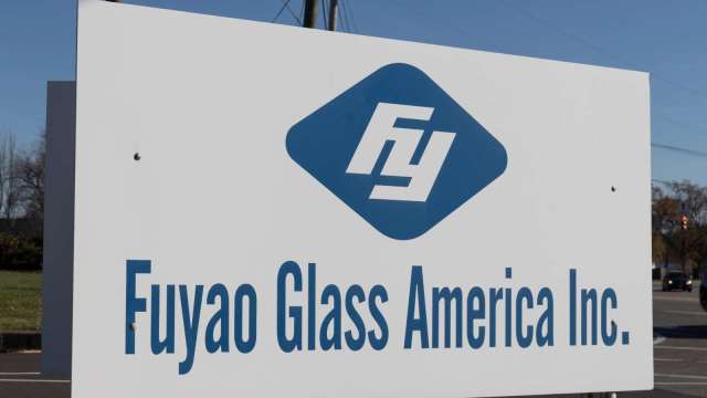 79歲「玻璃大王」退休!曹德旺卸任福耀董事長 市值1700億人民幣玻璃帝國交棒長子(圖:Shutterstock)