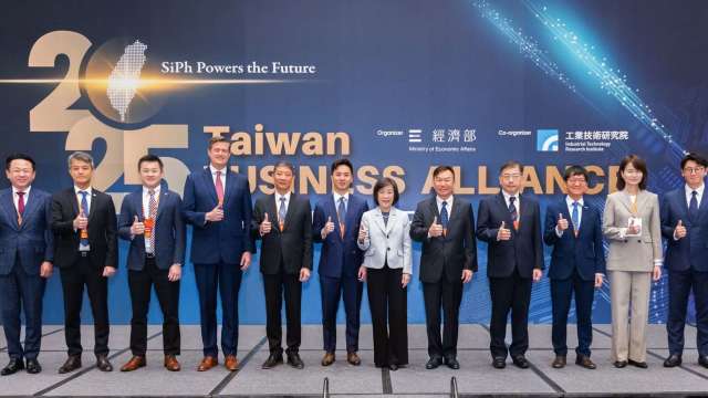 矽光領航外商搶佔AI新局 經部與11家國際巨頭簽483億LOI 。(圖:經濟部提供)