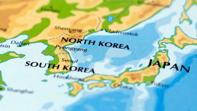 川普即將赴韓出席APEC峰會,北韓朝東部海域發射彈道飛彈。(圖:Shutterstock)