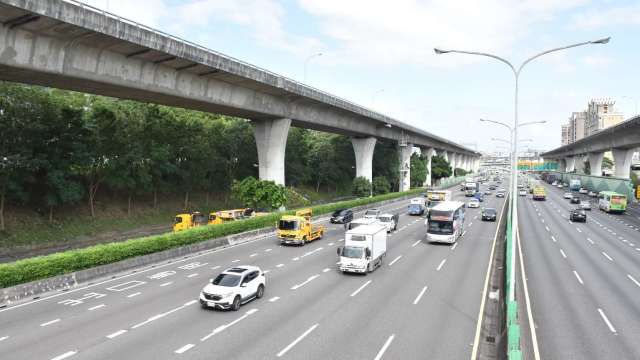 光復節連假這3縣市訂房率最高,國道車流尖峰時段易有壅塞。(圖:高公局提供)