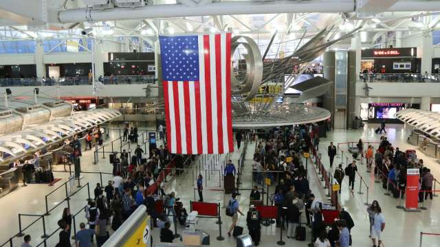 政府停擺,美國2天超過1萬次航班延誤。(圖:Shutterstock)