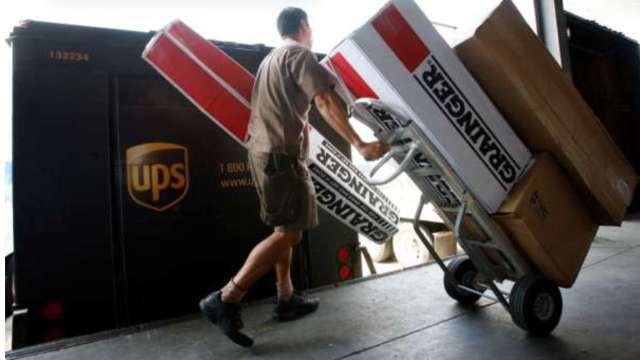 UPS第三季營收與EPS皆優於市場預期，激勵股價上漲。(圖:Reuters/TPG)