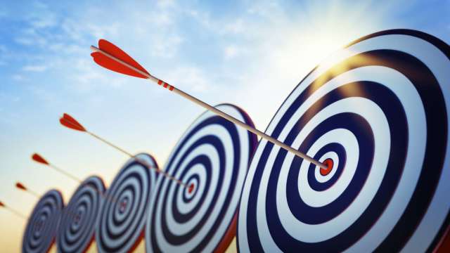 櫃買指數領先轉強、低位股接棒,十一月行情更精彩:台燿、AES-KY、華城、台積電(圖:shutterstock)