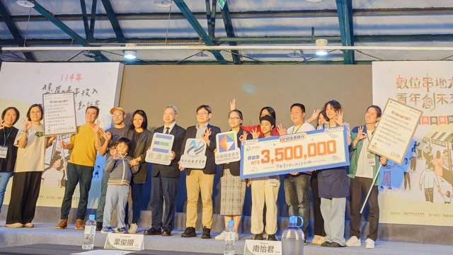 青年點亮地方創生！國發秀3年成果 龔明鑫現身拱獎金「加碼」承諾與國發續攜手助攻。（鉅亨網記者張韶雯攝）