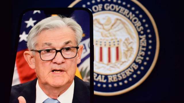 美財長再次呼籲聯準會加速降息救經濟。(圖：Shutterstock)