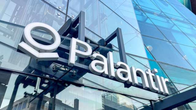 大學輸給企業了？ Palantir直招高中畢業生：菁英制度死了！ 實戰比文憑重要（圖：Shutterstock）