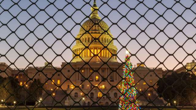 美政府停擺34天現緩和跡象!參院共和黨高層表樂觀 中間派提案救急 但「它」仍是阻礙(圖:Shutterstock)