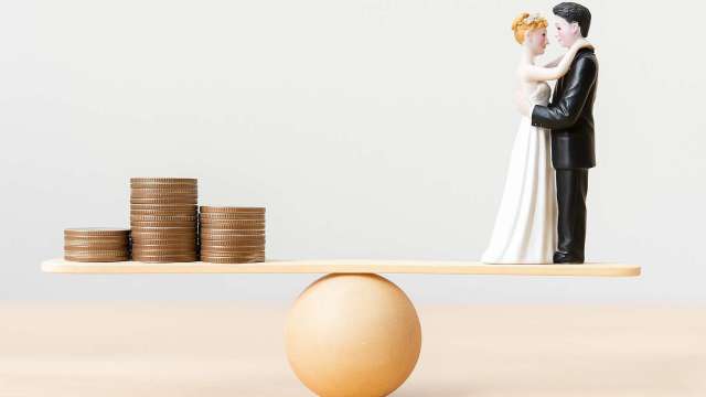 別讓錢成為婚姻裡的第三者 專家建議必須建立「這些」制度 (圖:shutterstock)