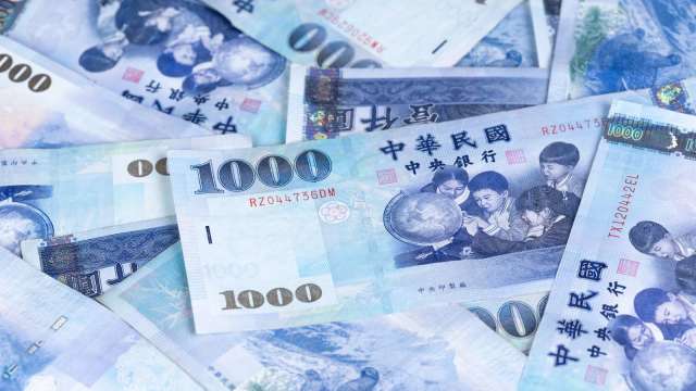 普發現金 1 萬元要來了!國銀紛紛祭出抽獎、刷卡金等活動吸客。(圖:shutterstock)