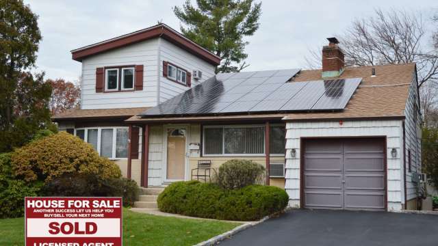 美國「晚買房」趨勢加劇,首購族平均年齡升至40歲。(圖:Shutterstock)