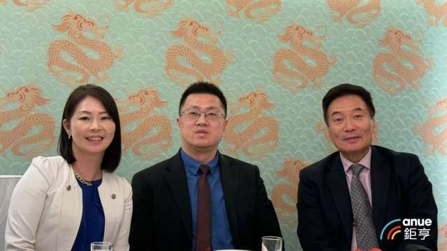 捷迅總經理孫鋼銀(中)。(鉅亨網記者王莞甯攝)