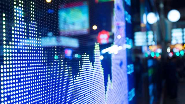 洗一洗正是11月大賺的起點、鴻海、愛普、智通、聯茂、智原(圖:shutterstock)