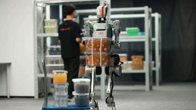 人形機器人進入家庭至少還要8年。(圖:新華網)