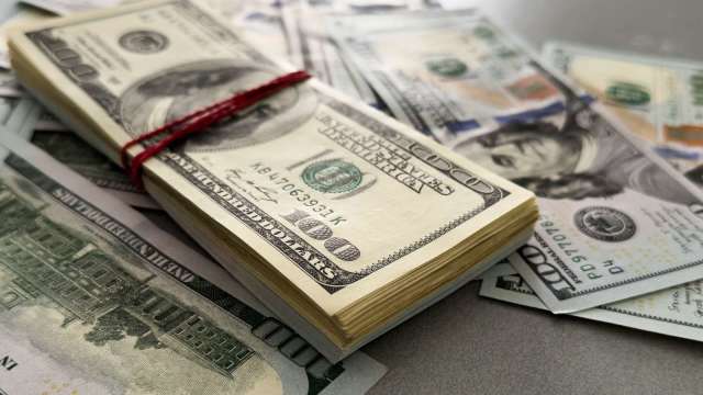 加拿大皇家銀行警告,美元可能面臨類似網路泡沫破滅後的長期跌勢。(圖:Shutterstock)