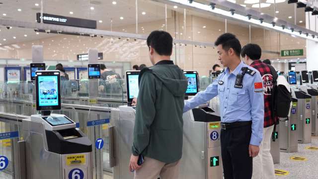 深港口岸啟動「刷臉」通關 旅客大讚:幾秒搞定超絲滑! (圖:shutterstock)