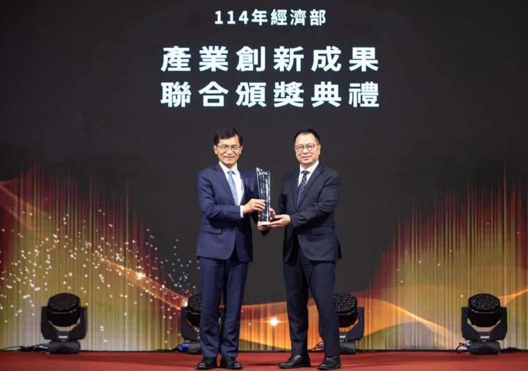 富邦人壽透過應用AI人工智能、機器學習、區塊鏈、大數據等多項技術，充分展現壽險業創新的新典範，榮獲第9屆經濟部國家產業創新獎「組織類-績優創新獎」。